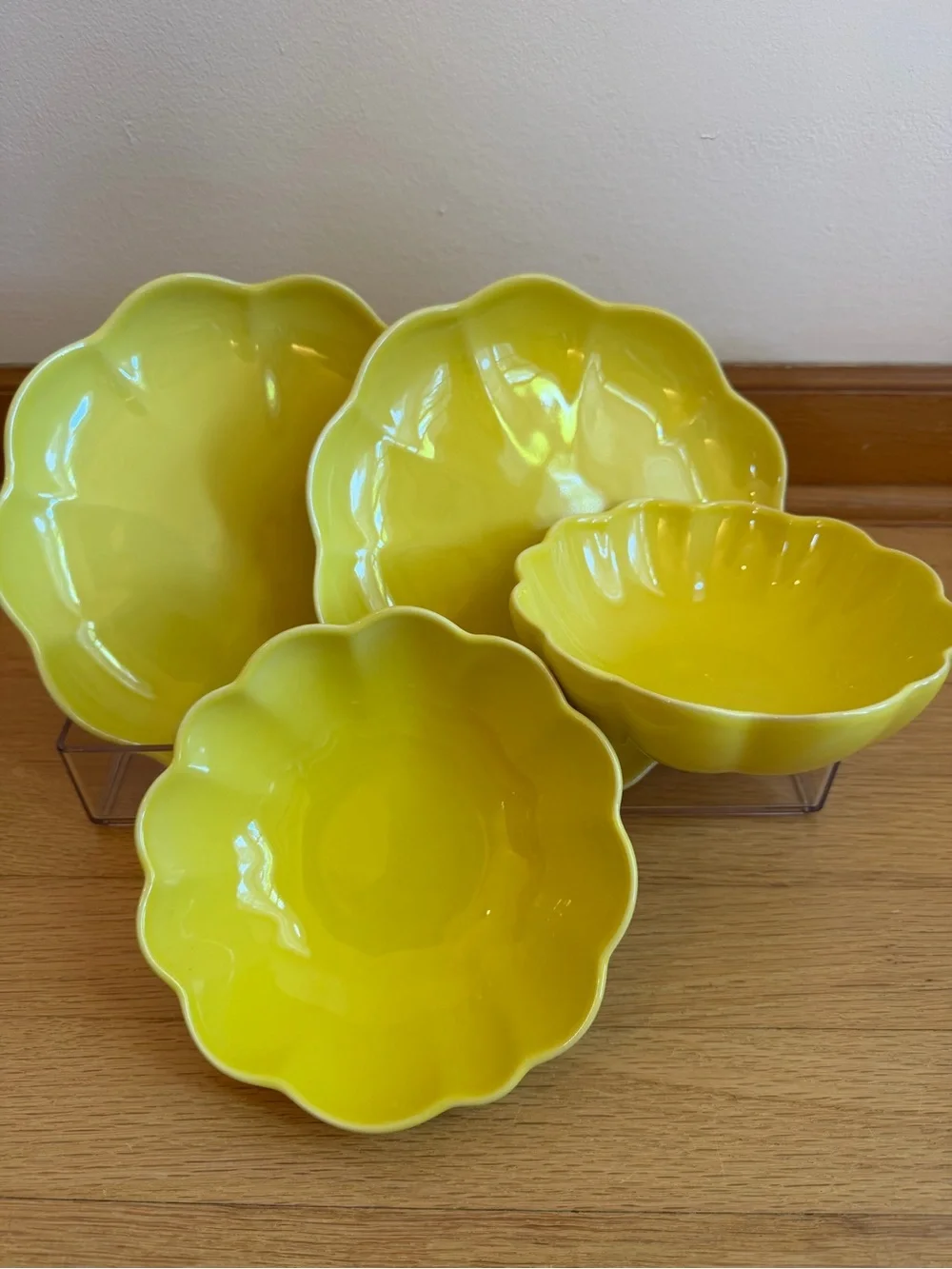 Beatriz Yellow Scalloped Dessert Plates and Bowls, S/2